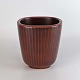 Kantet Marselis 
vase i rødbrun 
fajance med 
rillet mønster. 
Nr. 2646
Formgiver Nils 
...