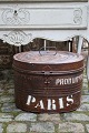 Old oval metal 
box with old 
original paint, 
fine patina ...