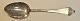 Sølv 
jordbærske, 
1910, Danmark. 
Stemplet. Med 
graveringer. 
L.: 26 cm. 
