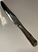 Dobbeltriflet 
Middagskniv 
Georg Jensen 
Sterlingsølv  
Længde 22,5 
cm.
Velholdt stand
Alt ...