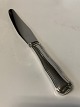 Dobbeltriflet 
Frokostkniv 
Georg Jensen 
Sterlingsølv  
Længde 19,7 
cm.
Velholdt stand
Alt ...