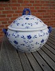 Sommerfugl Bing 
& Grøndahl B&G 
porcelæn 
spisestel.
Store terriner 
med låg i 
2.sort. og i 
pæn, ...