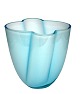Holmegaard, 
Gardenia, isblå 
opal vase. 
Designet af 
Anja Kjær i 
1990. 
Højde 15,5 cm. 
Bredde 11 ...