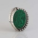 Oval mexicansk 
broche i 
sterling sølv 
dekoreret med 
grøn malakit 
samt blad motiv
Producent ...