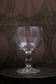 Fint gammelt 
Fransk souvenir 
vin glas med 
graveret skrift
"Souvenir" 
H:13cm. 
dia.:8,5cm.