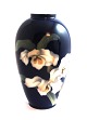 Royal 
Copenhagen. 
Vase med 
blomster motiv. 
Model 1886-47C. 
Højde 18,5 cm. 
(1 sortering)