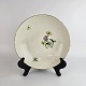 Dyb tallerken 
af porcelæn fra 
stellet Hermod, 
også kendt som 
Kløverblomst. 
Nr 44.
Hermod er ...
