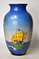 Hånddekoreret 
funkis vase, 
Brentleigh 
ware, Lincoln, 
England, ca. 
1930. Polykrom 
dekoration med 
...