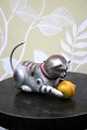 Gammel mekanisk 
legetøjs kat i 
metal fra 
50érne med 
optræks nøgle.
Katten kan 
køre rundt i 
ring ...