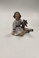 Dahl Jensen 
Figur Pige med 
Legetøjselefant 
No. 1204
Måler 16,5cm / 
6.5 inch
Mærket som en 
...