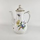 Kaffekande af 
porcelæn fra 
stellet Saksisk 
Blomst Hvid. Nr 
91A.
Saksisk 
blomst, er 
hvidt ...