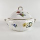Låg fad af 
porcelæn fra 
stellet Saksisk 
Blomst Hvid. Nr 
5.
Saksisk 
blomst, er 
hvidt porcelæn, 
...