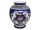 Aluminia blå 
vase.
Dekorationsnummer 
1263/1217.
Højde 15,0 cm. 

Der er lidt 
små ...