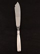 Lotus cake 
knife length 
24.5 cm. item 
no. 605486