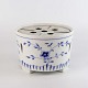 Tekande varmer 
i porcelæn og 
metal fra 
stellet 
Sommerfugl. Nr. 
237
Produceret af 
Bing og ...