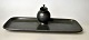 Andersen, Just 
(1884 - 1943) 
Danmark: 
Pennebakke. Med 
penneholder med 
målerorm. 
Diskometal. No. 
...