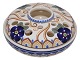 Sjælden lille 
Aluminia rund 
jardiniere..
Dekorationsnummer 
1018/851.
Diameter 13,2 
...