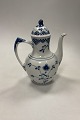Bing & Grøndahl 
Dickens 
Sommerfugl 
Kaffekande No. 
301 
Måler 24cm / 
9.45 inch