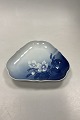 Bing and 
Grondahl 
Christmas Rose 
triangular Bowl 
No.40
