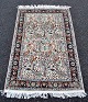 Figural tæppe, 
Tabriz, Iran, 
20. årh. 150 x 
95 cm. 
Original 
faktura fra 
1982 ...