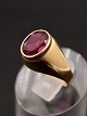 18 carat gold 
ring with 
amethyst