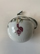 Julekugle fra 
Kählers 
Hammershøi 
Christmas 
juleserie i 
porcelæn.
Mål: Ø: 6 cm.
Højde: 7 ...