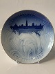 Bing & Grøndahl 
lille 100 års 
jubilæums 
juleplatte fra 
serien 
1895-1995. 
Motiv fra Bag 
den ...