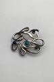 John V Rørvig 
Sterling Sølv 
Broche Måler 
Diam 4.5 cm 
(1.77 inch) 
Vægt 5.39 gr 
(0.54 oz) 
(Æske)