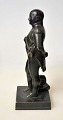 Bronzefigur af 
stående 
Napoleon, 19. 
årh. Frankrig. 
Patineret 
bronze. Stående 
figur med 
hatten ...