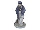 Royal 
Copenhagen 
figurine
Farm boy with 
labrador
