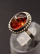 830 sølv ring 
med rav 
størrelse 53 
emne nr. 606545