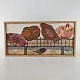 Patchwork 
billede med 
motiv af fire 
høner.
Maskinlavet. 
Signeret KSJ 
97
Kunstner Karen 
...