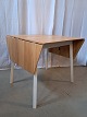 Ikea bord
 Kr. 600,-