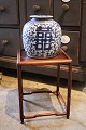 Gammel japansk 
blomsterstand / 
vasestander / 
display / 
piedestal til 
vase i mørkt 
træ. H: 32cm. 
...