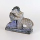 Figur i 
glaseret 
keramik med 
motiv af lille 
pige som 
omfavner et 
lam. Nr. 515
Producent L. 
...