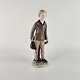 Figur i 
porcelæn med 
motiv af en 
pige i ridetøj. 
Nr 2369.
Formgiver Vita 
Birgitte 
Thymann ...