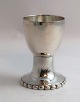 Evald Nielsen. 
Sølv æggebæger 
(830). Højde 
6,5 cm
