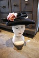 Gammel fransk vintage hat fra 40érne i sort filt med buket af stofblomster.