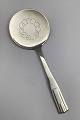 Hans Hansen 
Sølv Arvesølv 
No. 11 
Serveringsspade 
Måler 18.5 cm 
(7.28 inch)