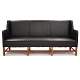 Kaare Klint 
trepersoners 
sofa betrukket 
med sort læder 
5011
Fremstillet af 
Rud. ...