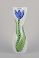 Ulrica Hydman 
Vallien for 
Kosta Boda, 
Sverige. 
Høj og slank 
vase med 
håndmalet ...