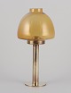 Hans-Agne 
Jakobsson 
(1919-2009), 
lysestage i 
messing og 
røgfarvet glas.
Mundblæst 
glas.
Ca. ...