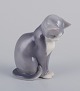 Royal 
Copenhagen. 
Porcelænsfigur 
af siddende 
kat.
Underglasur.
Fra Royal 
Copenhagen ...