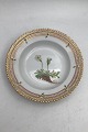 Royal 
Copenhagen 
Flora Danica 
Frugt tallerken 
No. 20/3590
Måler 14.5 cm 
(5.70 inch) 1. 
...