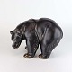 Figur i 
porcelæn med 
motiv af en 
stående brun 
bjørn. Nr. 
2/519
Formgiver Knud 
Kyhn
Producent ...