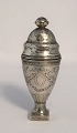 Clemens 
Pedersen, 
Odense 
(1770-1795). 
Sølv 
hovedvandsæg. 
Højde 9 cm. Med 
brugsspor.