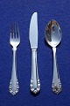 Georg Jensen 
Liliekonval 
sølvbestik 
Georg Jensen 
sølvtøj i 
sterling sølv 
og tretårnet 
sølv. ...