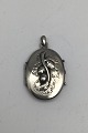 Georg Jensen 
Sterling Sølv 
Vedhæng No. 71 
Måler 4.2 cm x 
2.9 cm (1.65 
inch Vægt 12.5 
gr (0.44 oz)