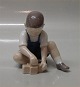 Bing & Grøndahl 
B&G 2306 Lille 
dreng med 
legoklodser Sv. 
J 10 cm 1. I 
fin og hel 
stand. 
