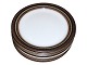 Arabia Finland 
Karelia, 
frokosttallerken.

Diameter 20,0 
cm.
Der er slid i 
glasuren ellers 
...